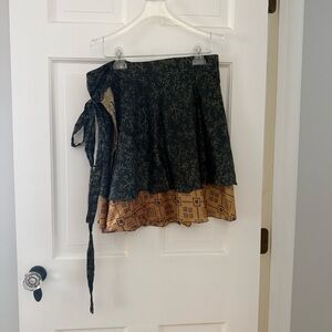 Reversible 100% Silk Indian Green & Gold Women's Wrap/Convertible Skirt/Sari